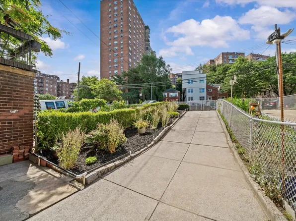 140 Van Cortlandt Park S image 32 of 37