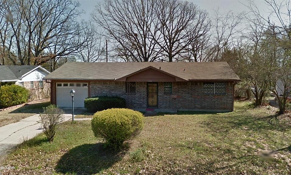 1st image of 1560 17th St NE
