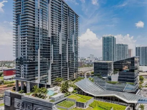68 SE 6th St, Miami, FL