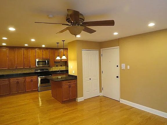 4th image of 10508 Highland Rd #1D