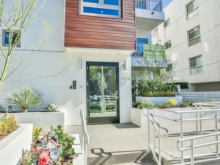 1424 S Bentley Ave #402 — Photo 9