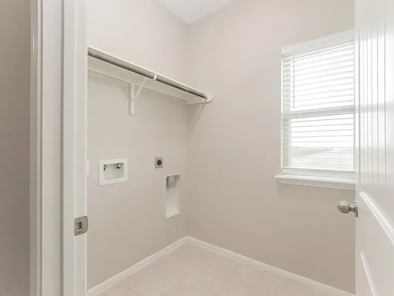 339 Sea Breeze Dr — Photo 9