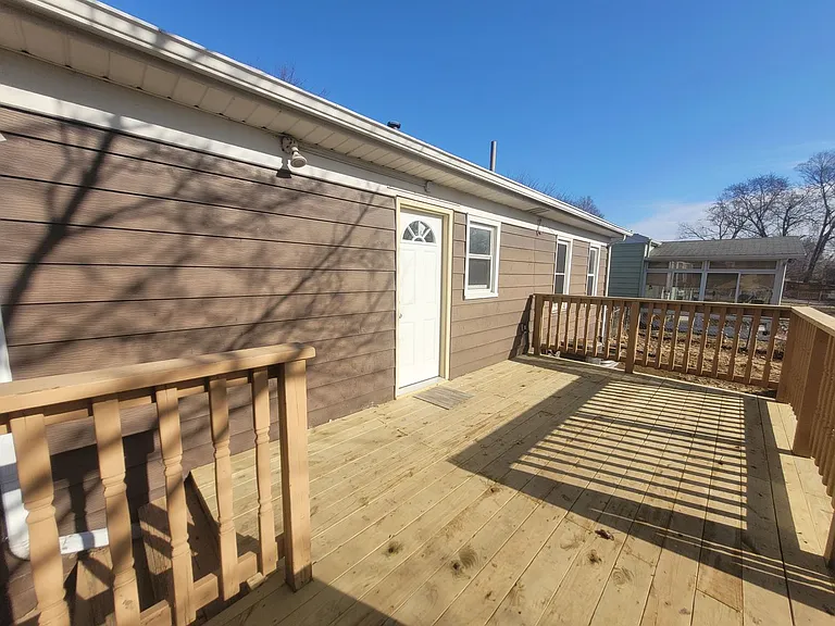 2405 Maple St — Photo 22