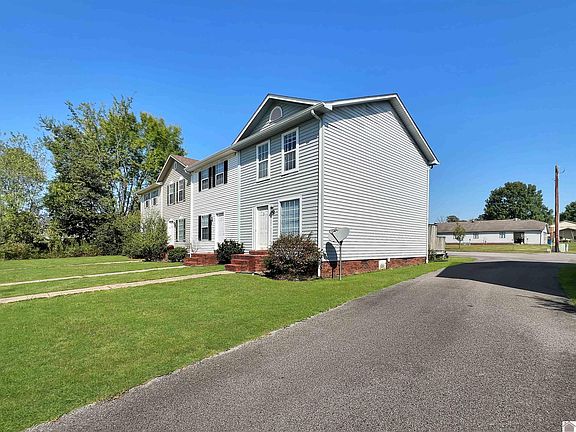 3rd image of 906 Southwood Dr