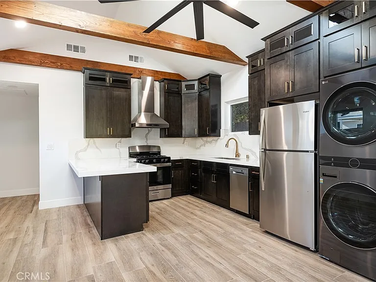 211 Florence Pl #A — Photo 6