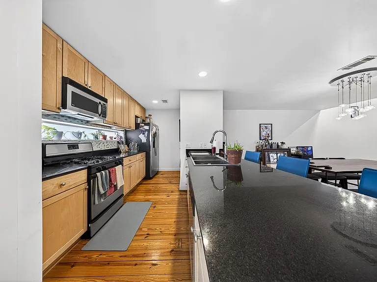 2809 Crawford St — Photo 4