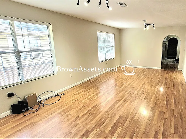 2722 B M Montgomery St — Photo 3