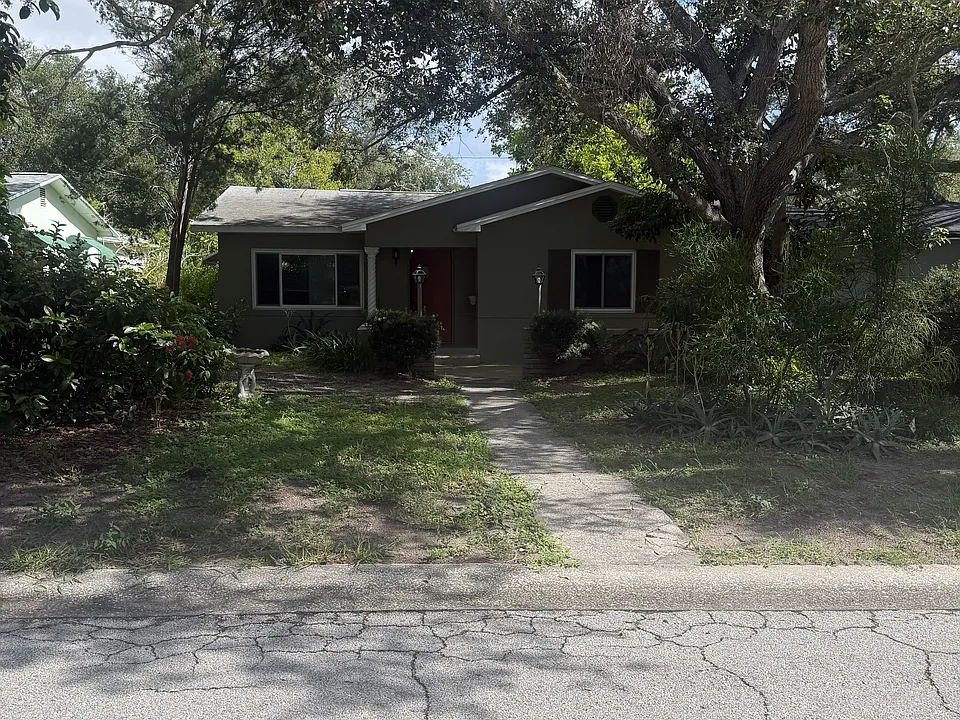 215 24th Ave N