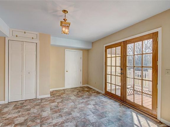Large Sunny Entry : with garage, sunroom and main living space entry doors