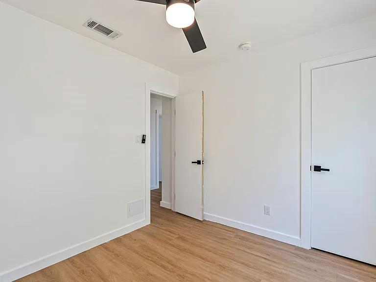 5200 King Charles Dr — Photo 17