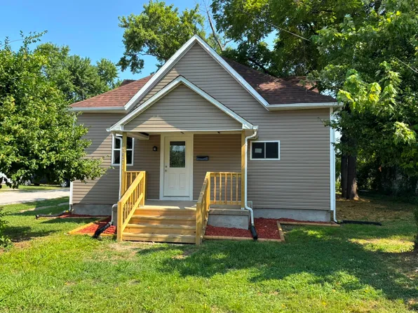 1102 E Church St, Salem, IL 62881
