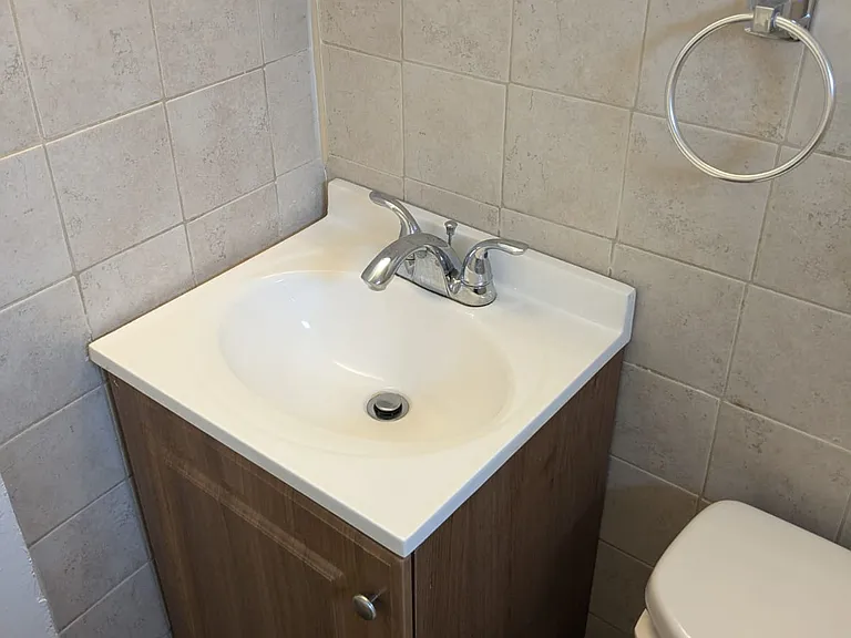 544 Clifton Ave #5 — Photo 4