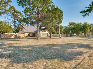 913 E Wintergreen Rd, Cedar Hill, TX 75104