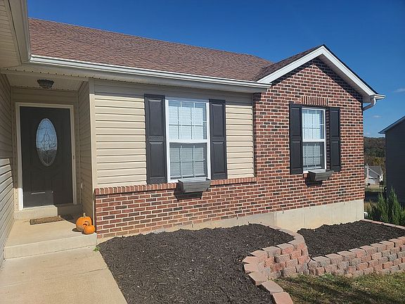 3rd image of 915 Winston Ct