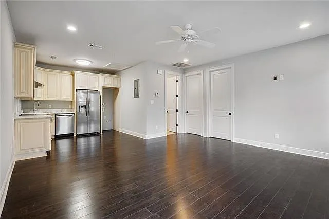 2 bed, 1.0 bath, 800 sqft, $1,600 — Photo 2