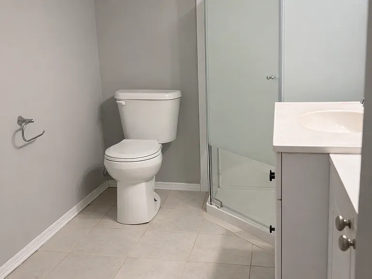317 Queen St S #3 — Photo 6