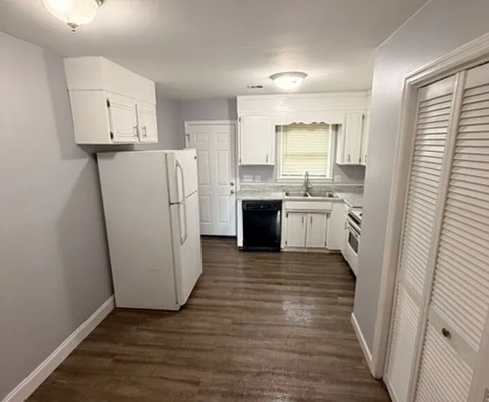168 Sherman Dr — Photo 11
