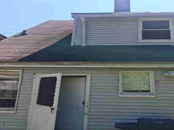 3rd image of 39 Newton Pl