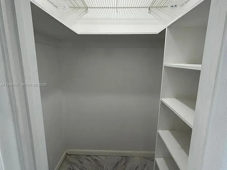 89 Berkshire E #89-D — Photo 18