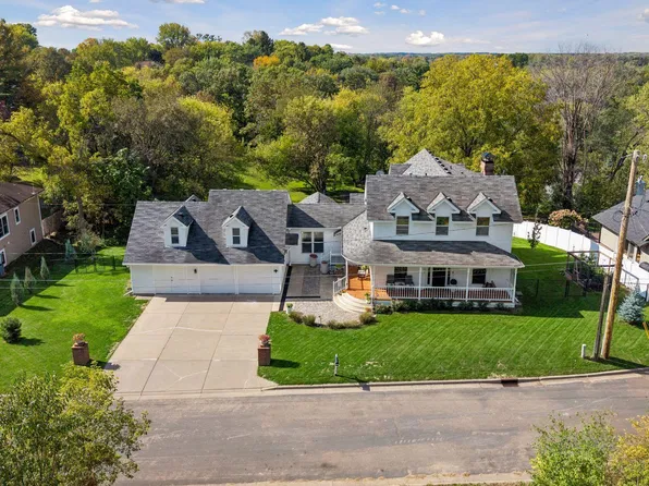 1901 4th St N, Stillwater, MN 55082