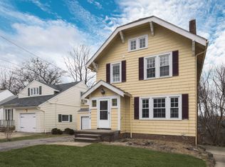 3913 Bluestone Rd, Cleveland Heights, OH 44121