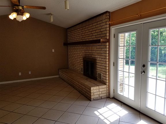 3rd image of 2504 Phyllis Dr