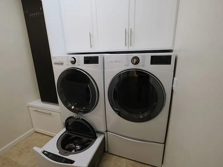 701 Loma Adria — Photo 21