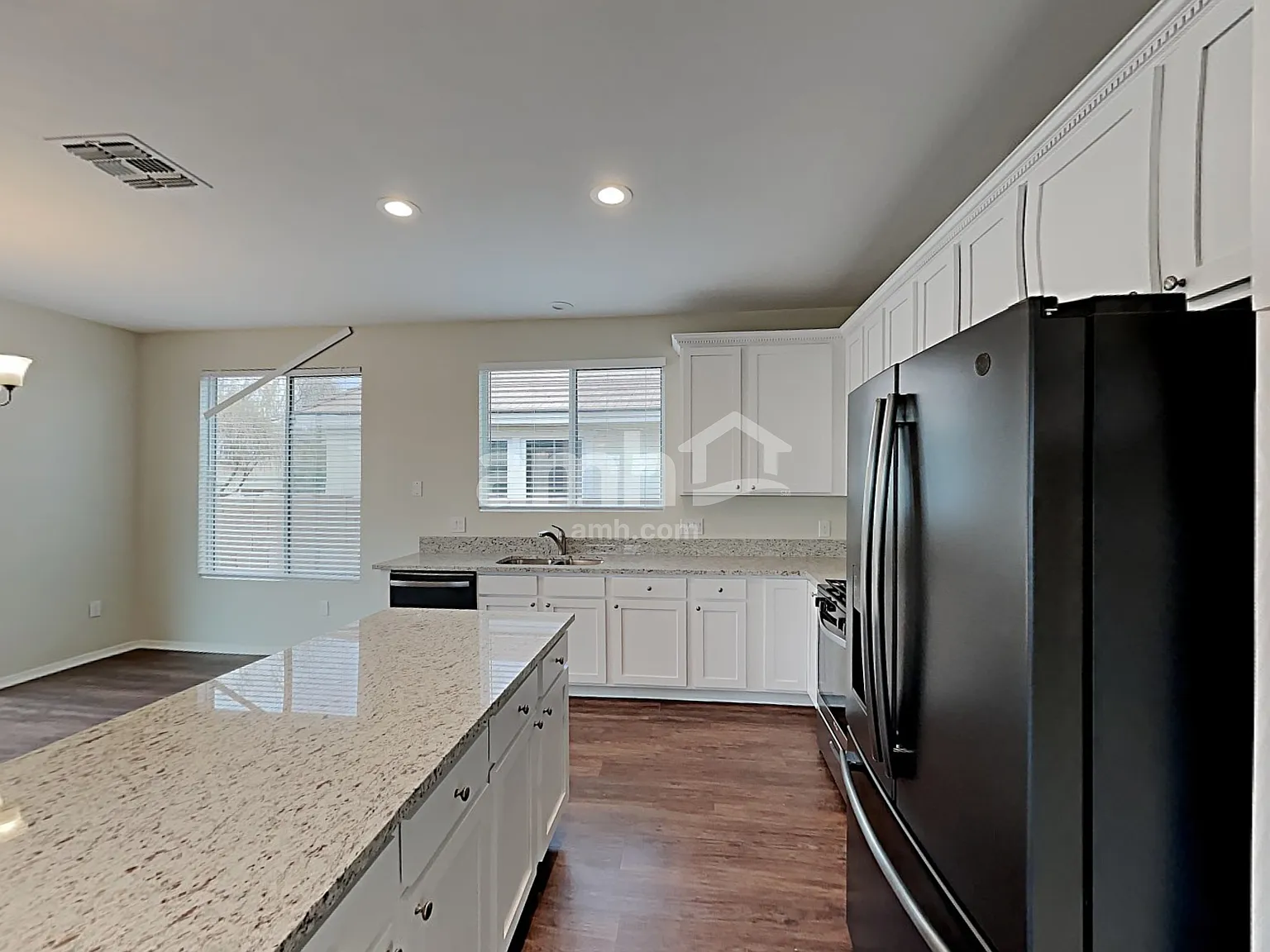 4 bed, 2.0 bath, 1861 sqft, $2,015 — Photo 4
