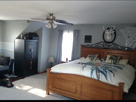 Huge 2nd floor master