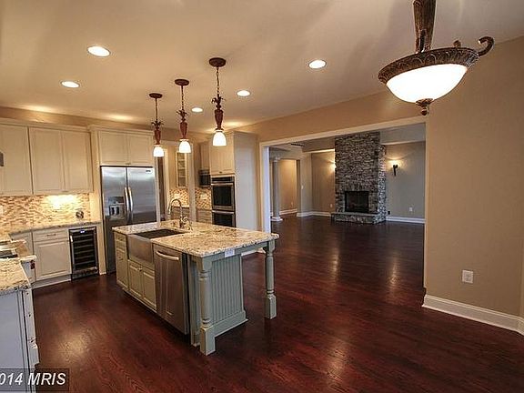 4th image of 242 Inez Ln