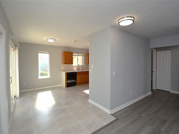 4th image of 68 Ferndale Ln