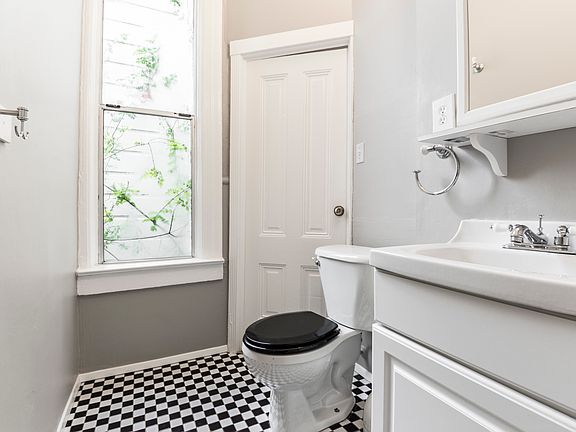 5th image of 1724 Waller St APT D