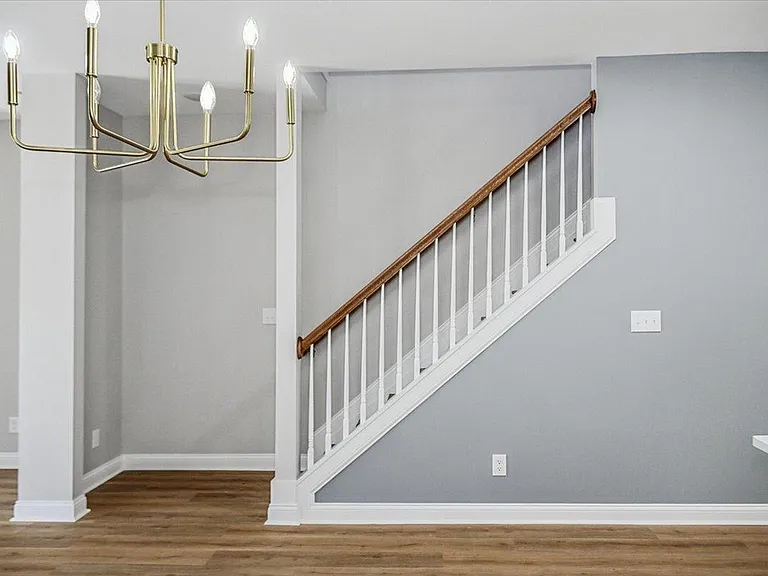 636 N Limestone — Photo 27