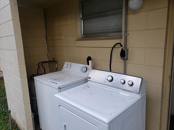 3rd image of 726 Tucker Ave #726