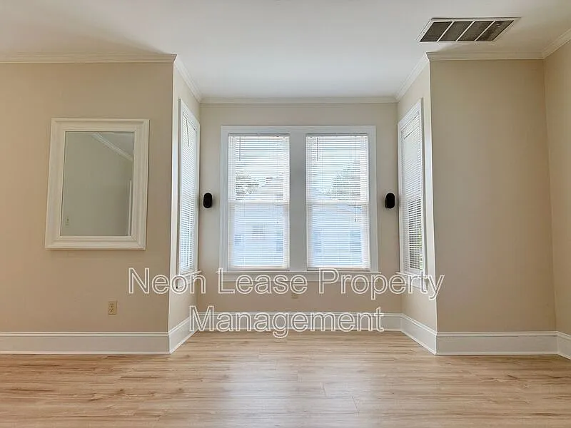 2 bed, 1.0 bath, $1,675 — Photo 3