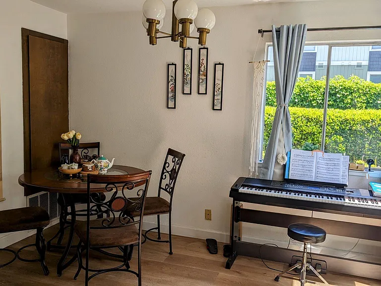 2470 Kimpton Ct — Photo 2