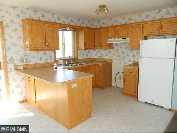5th image of 41470 Evergreen Ave