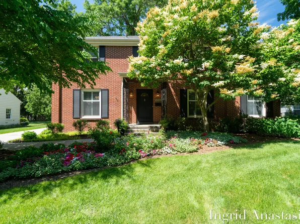 2451 Maplewood Dr SE, East Grand Rapids, MI 49506