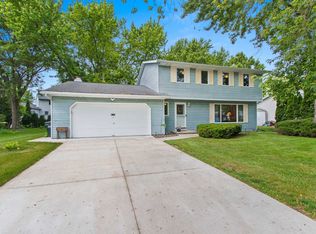 3114 E River Dr, Green Bay, WI 54301