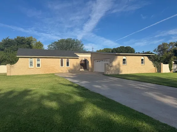 1207 S Monroe St, Hugoton, KS 67951