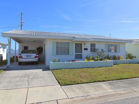 2nd image of 10321 Larchmont Pl N