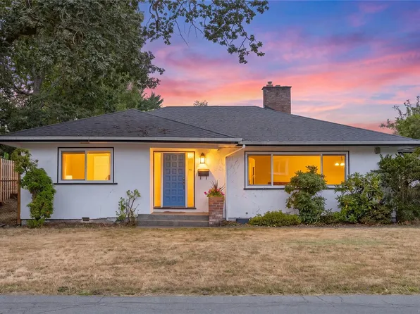 3830 Palo Alto St, Saanich, BC V8P 4S3