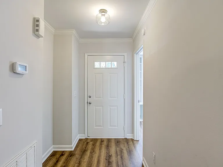126 Crookham Ct — Photo 5