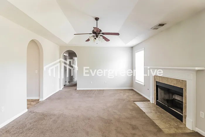 3 bed, 2.0 bath, 1338 sqft, $1,645 — Photo 3