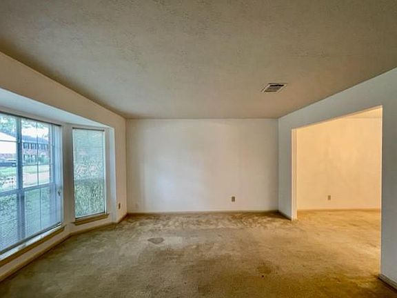 5th image of 16910 Poplar Hill St