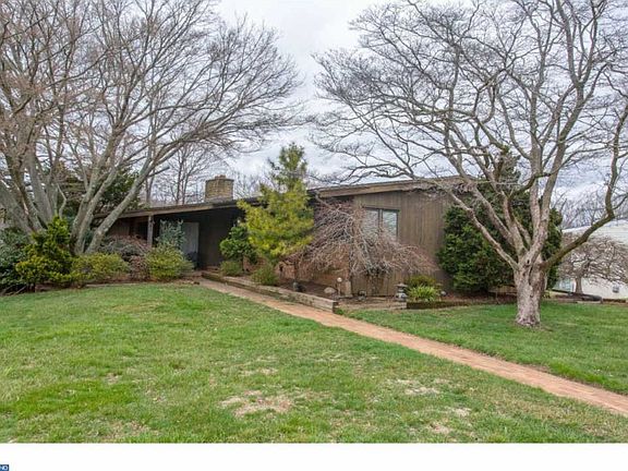 3rd image of 15 Sherwood Ln