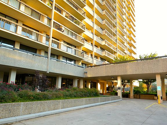 2nd image of 400 Madison St APT 307
