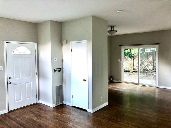 4th image of 436 Live Oak Dr