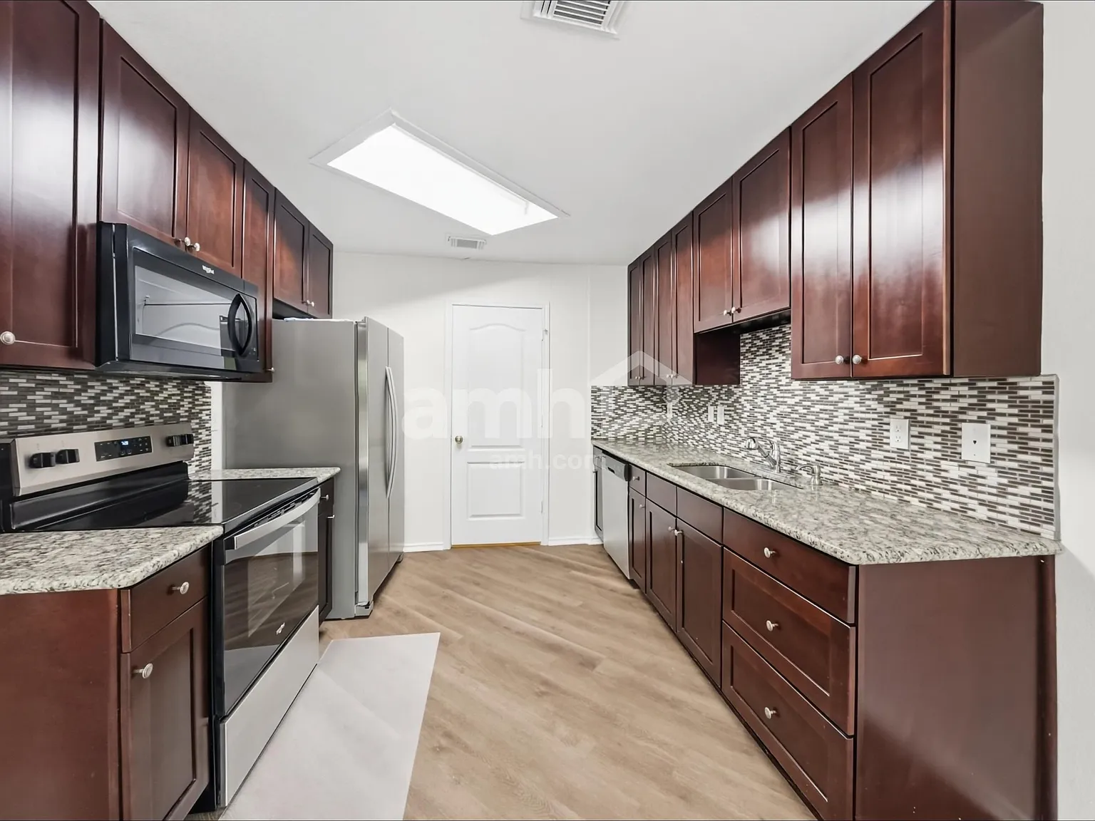 4 bed, 2.5 bath, 2042 sqft, $1,645 — Photo 3