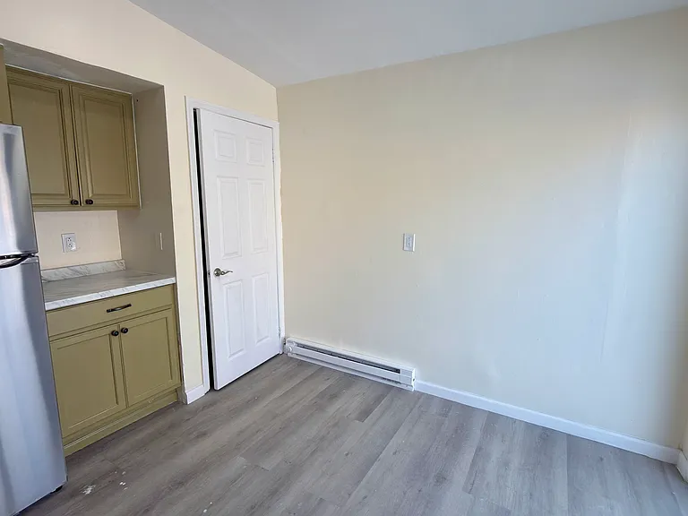 547 N Silk St — Photo 11